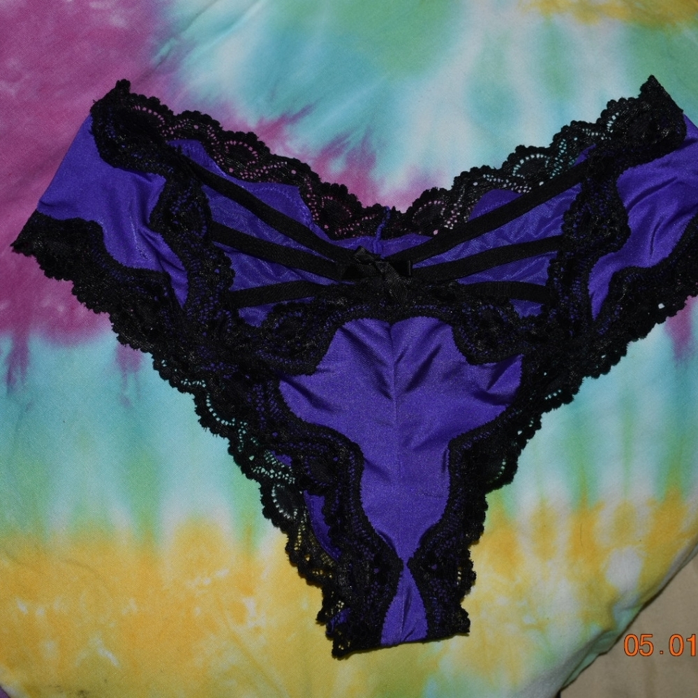 VS Cheeky